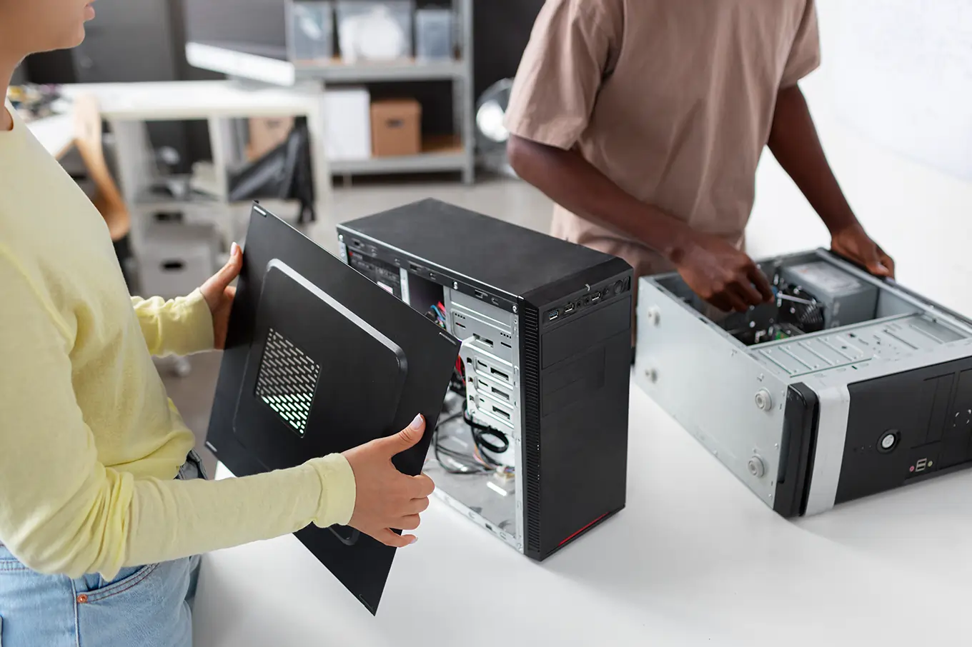 perbedaan hardware dan software