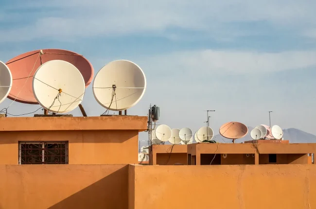 satelit komunikasi